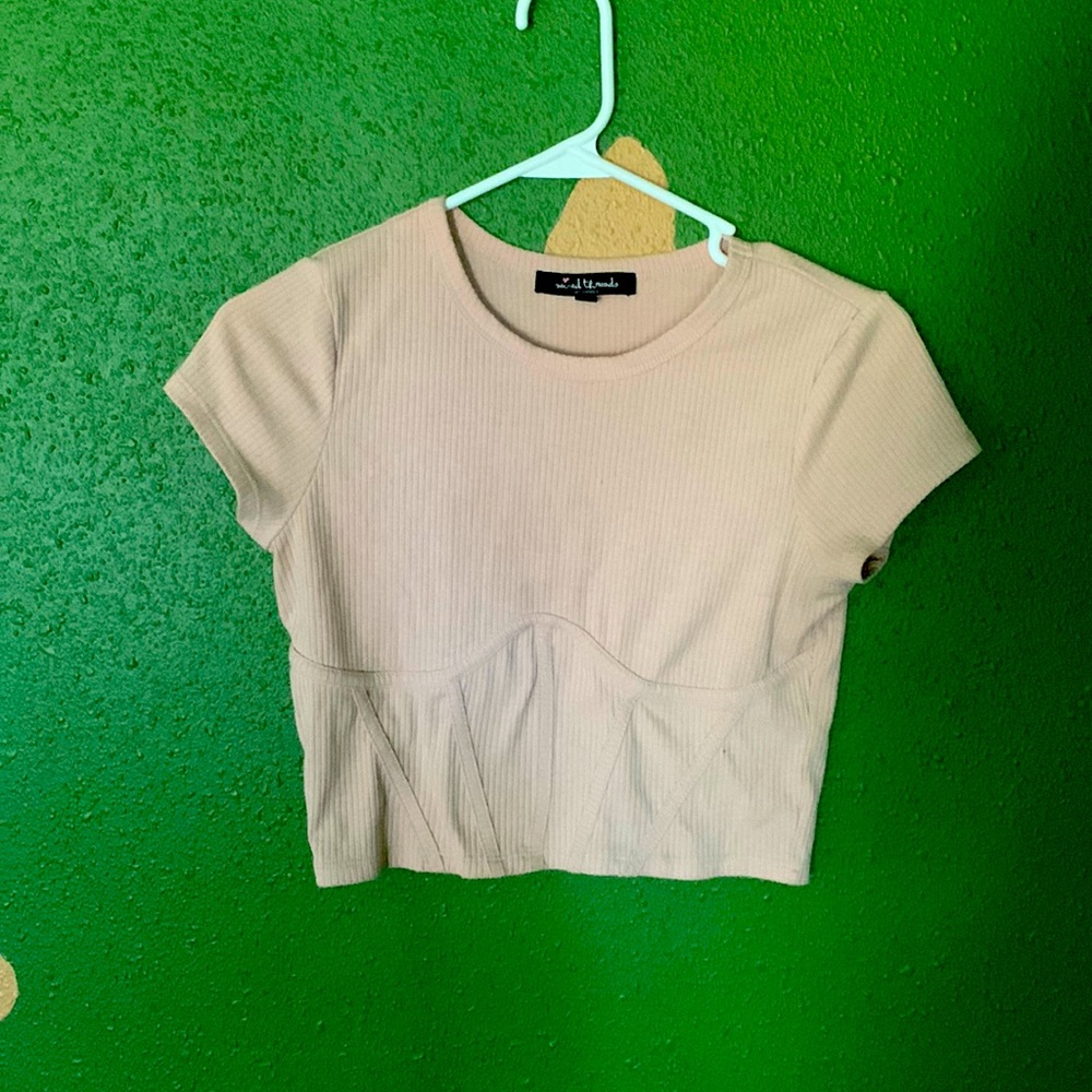 Cropped pink shirt